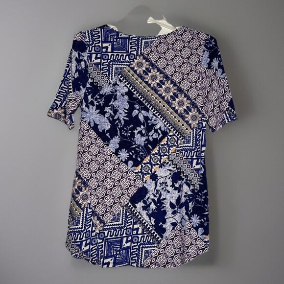 Chicos Women's Short Sleeve Stretch Top Size 0 Chicos - Picture 2 of 3